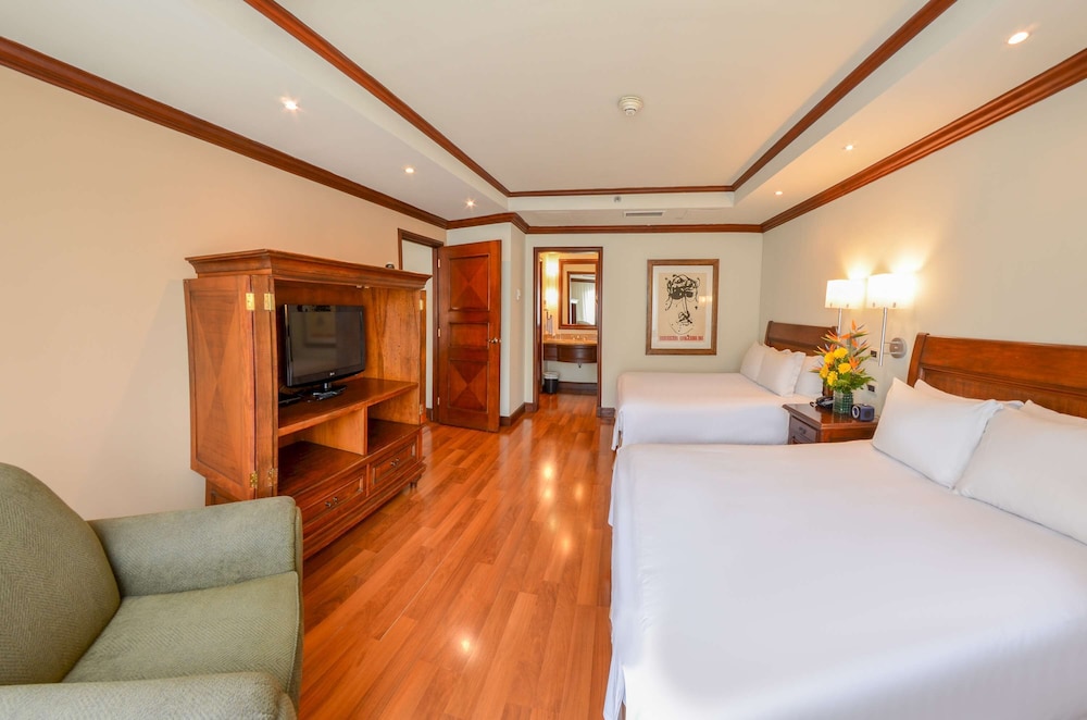 Master Suite, 2 Double Beds photo 1