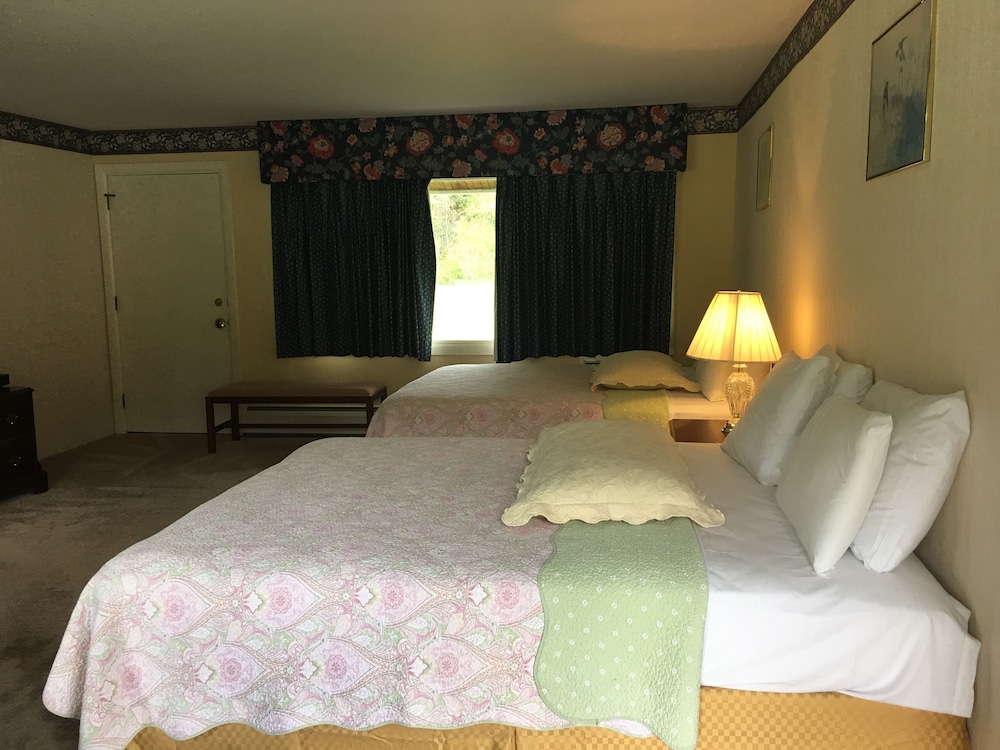 Deluxe Room, 2 Queen Beds photo 2