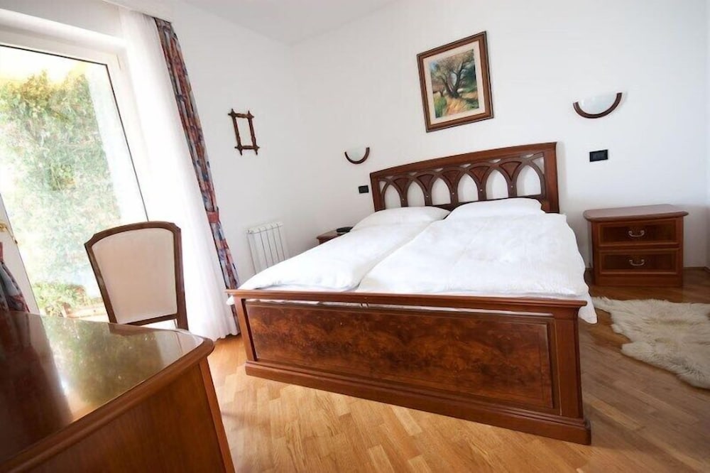 Classic Apartment, 1 Bedroom, Garden View, Beachside photo 1