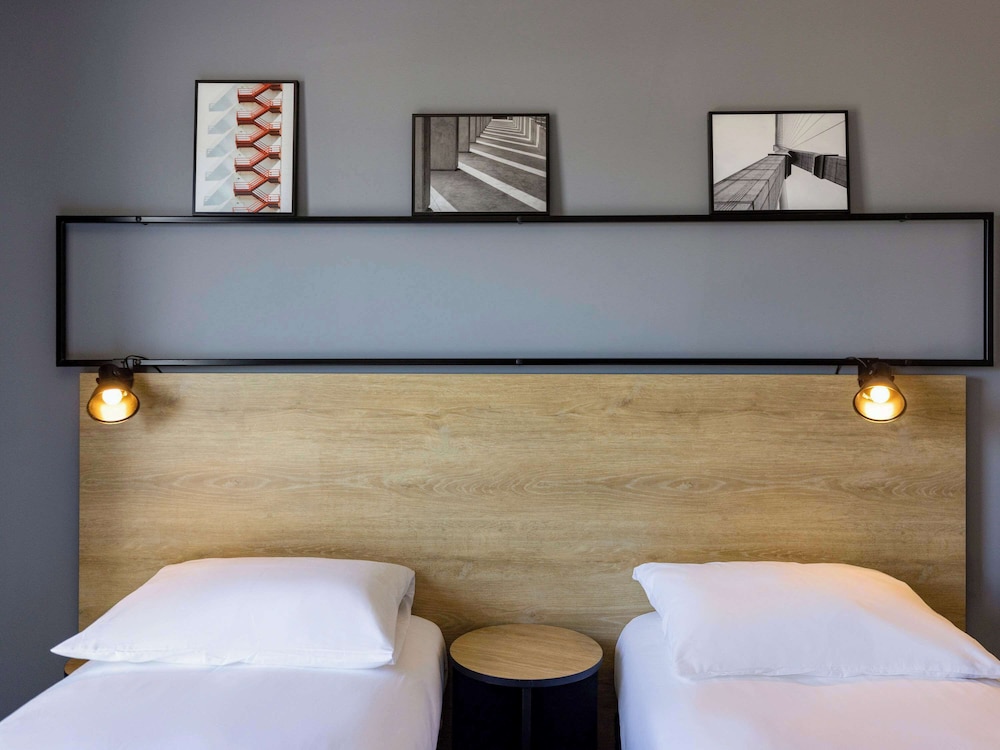 Standard Room, 2 Twin Beds - Photo 6