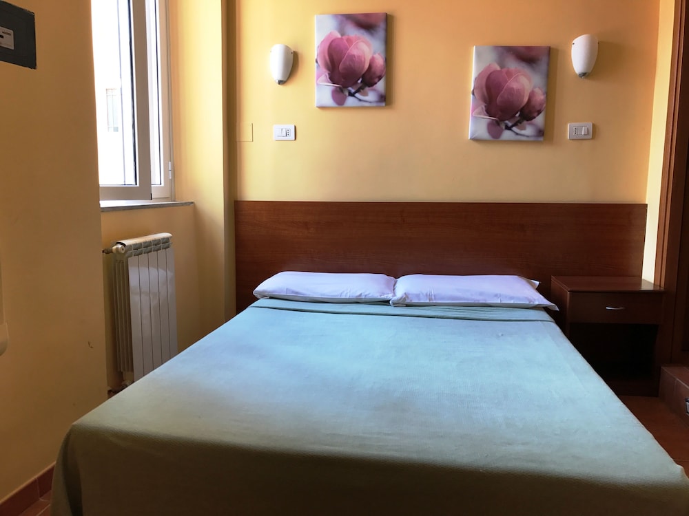 Economy Room, 1 Large Twin Bed photo 1