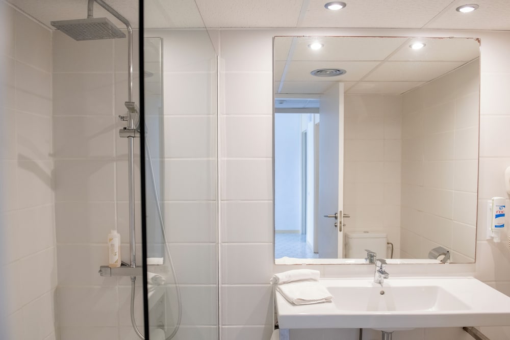 Standard Apartment, 2 Bedrooms, Sea View (2 Adults + 1 Child) thumbnail 5