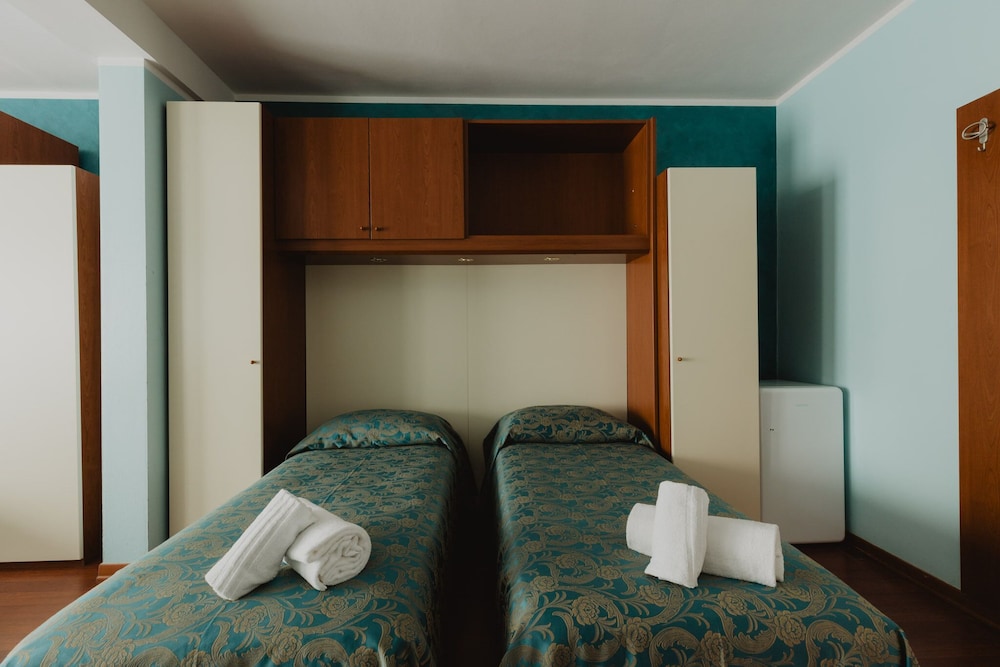 Quadruple Room - Photo 4