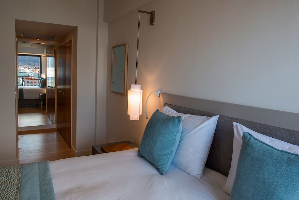 Executive Suite - Photo 5