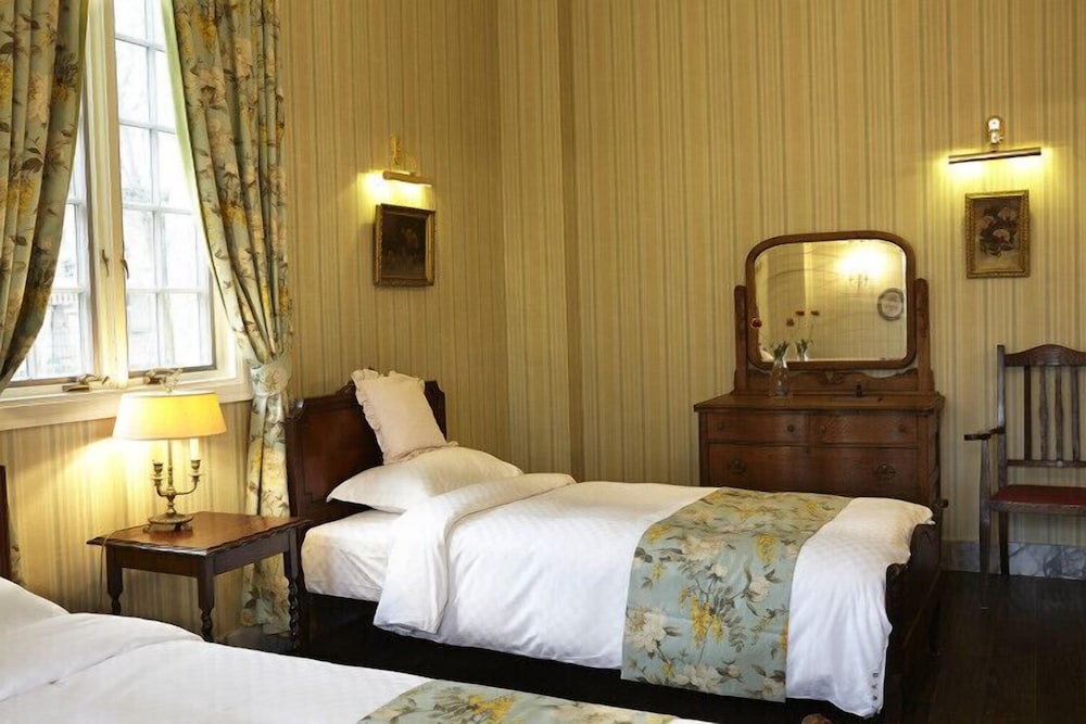Classic Twin Room (No.7 Hyacinth) photo 2