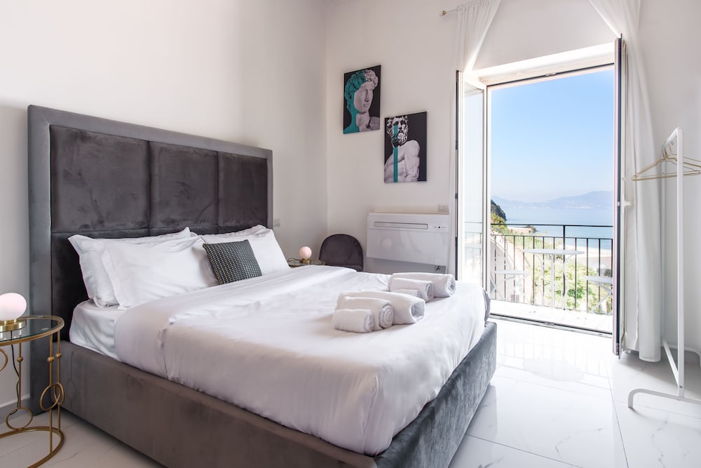 Superior Suite, Jetted Tub, Sea View photo 1
