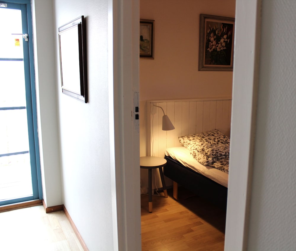 Twin Room, Shared Bathroom photo 1