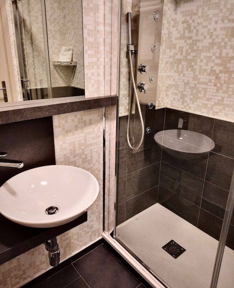 Classic Room, Multiple Beds, Terrace - Photo 6
