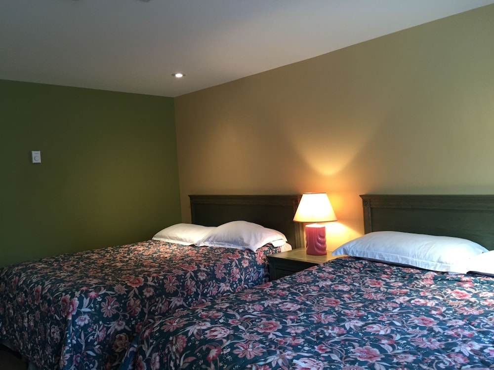Double Room, 2 Queen Beds photo 2