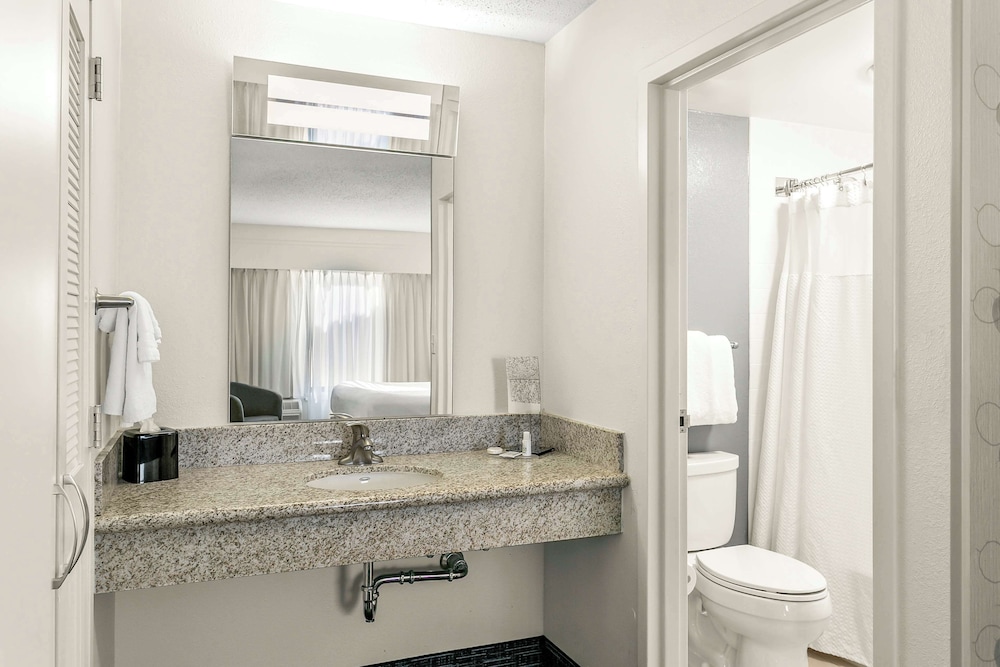 Deluxe Room, 2 Queen Beds - Photo 4
