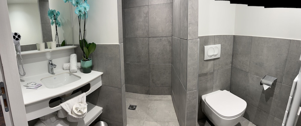 Standard Double or Twin Room - Photo 3