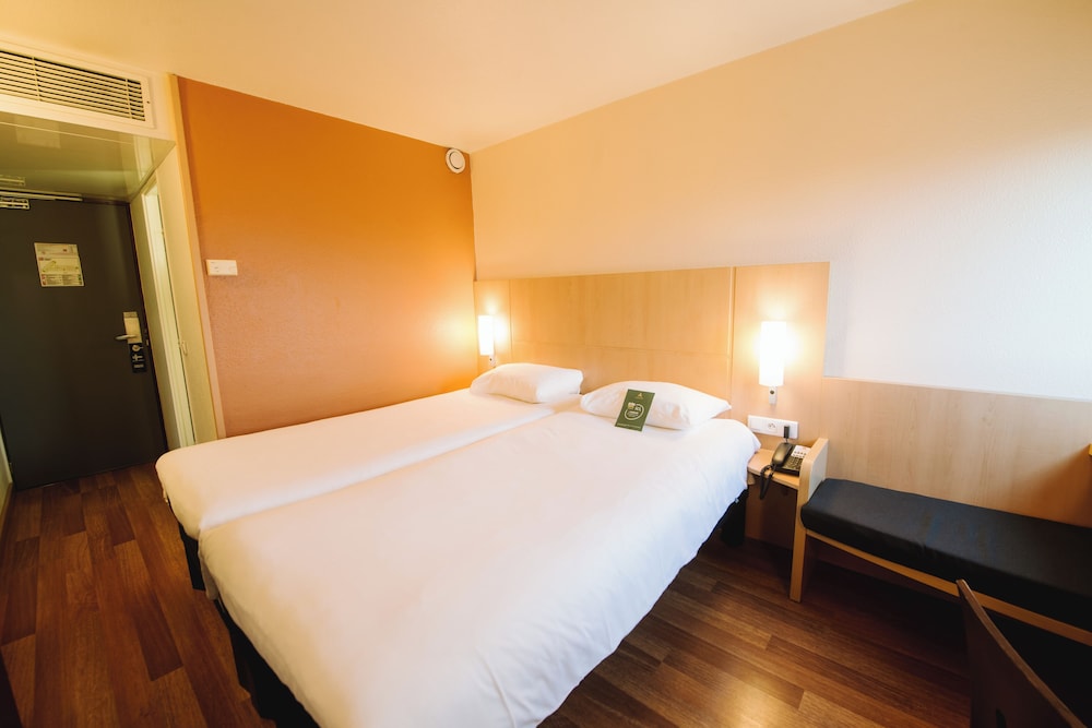 Twin Room, 2 Twin Beds - Photo 4