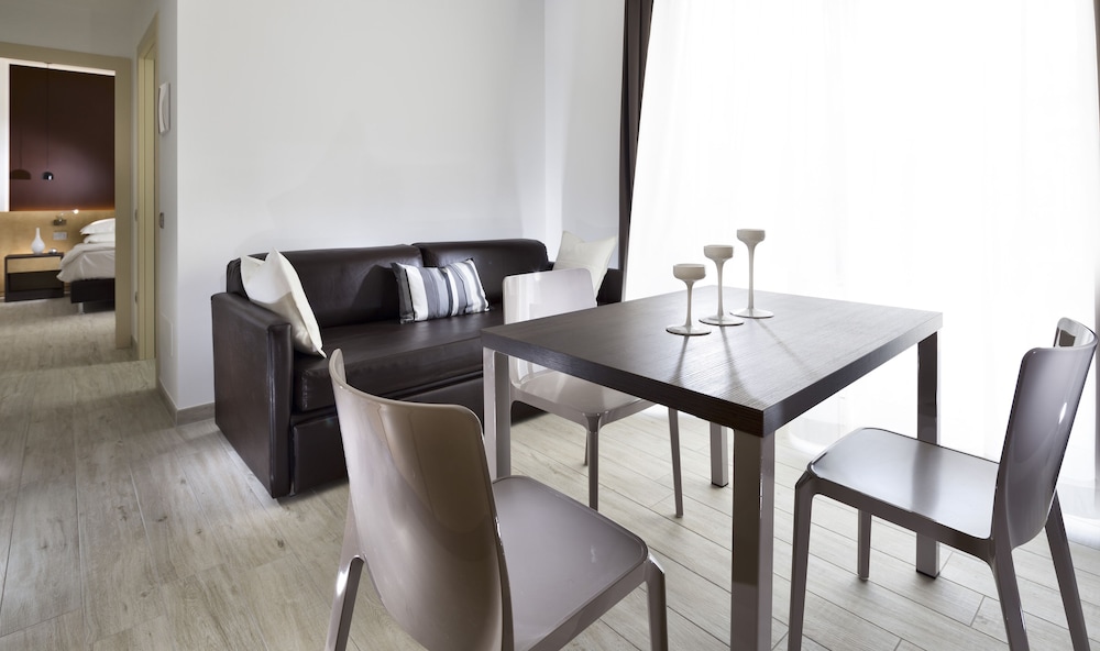 Suite, Annex Building photo 1