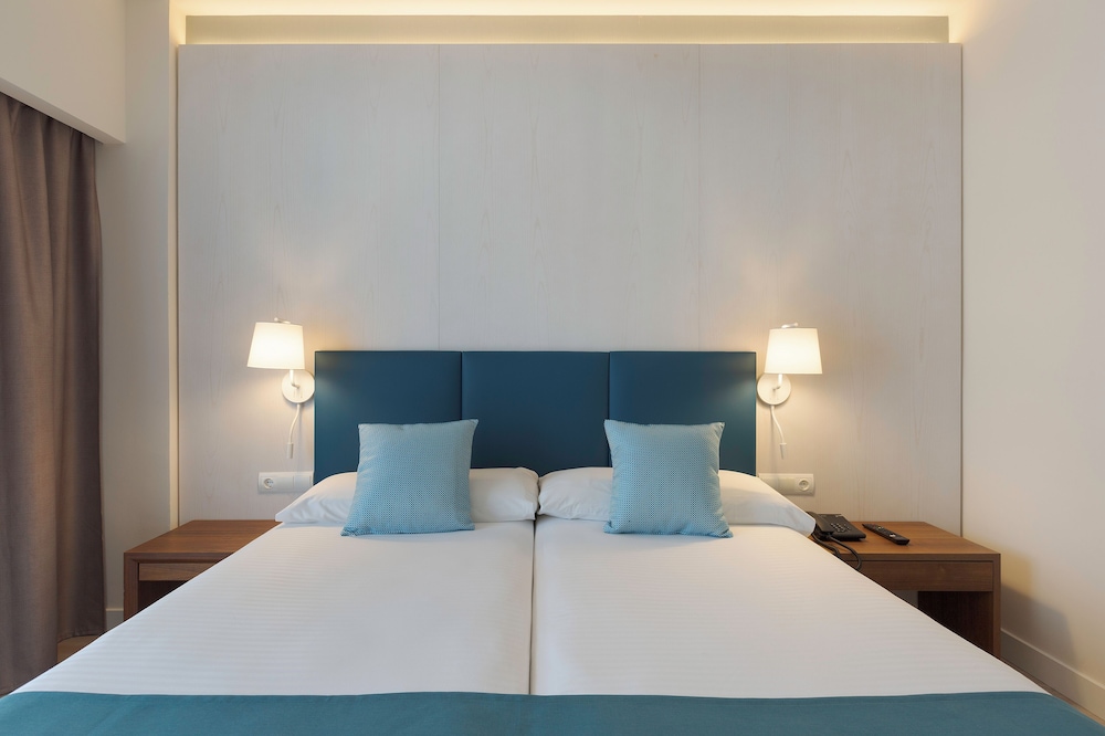 Superior Double Room, Sea View (High floor) - Photo 2