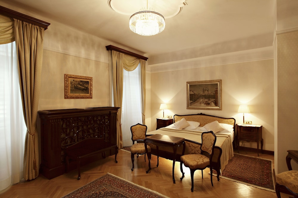 Suite, Balcony, Lake View photo 3