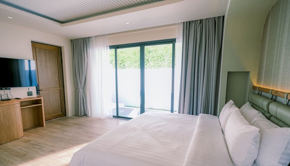 Premier Pool Villa (Roundtrip airport transfer) - Photo 1