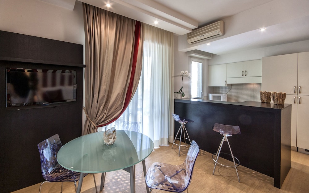 Comfort Apartment - Photo 11