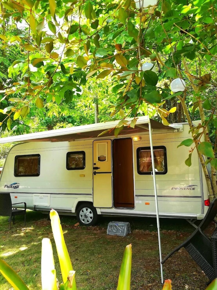 Caravan Car 02 photo 3