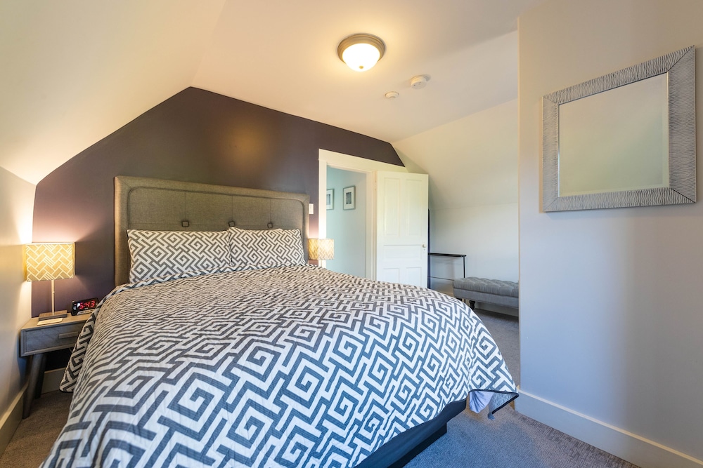 Panoramic Apartment, 2 Bedrooms, Kitchen, Lake View photo 3