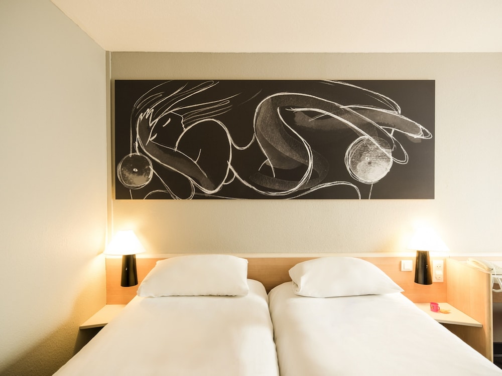 Standard Twin Room, 2 Twin Beds - Photo 1