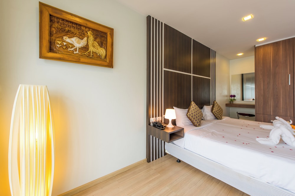 Deluxe Studio, 2 Twin Beds - Photo 6