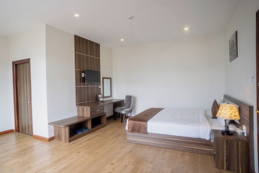 Deluxe Room - Photo 13