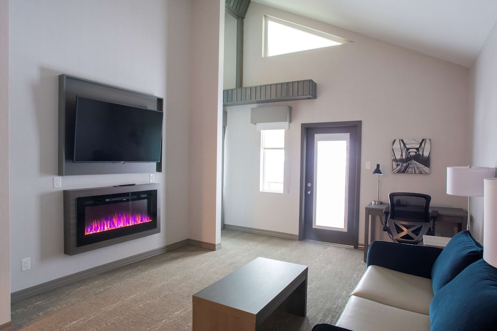 Suite, 1 King Bed, Non Smoking, Balcony (with Sofabed) - Photo 6