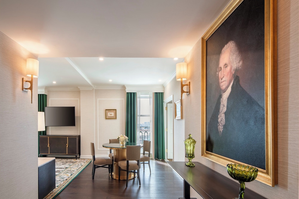 Suite, 1 King Bed (George Washington)