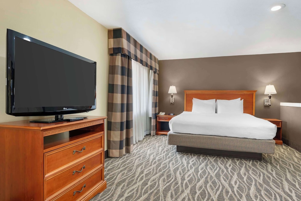 Suite, 1 King Bed, Non Smoking, Jetted Tub - Photo 3
