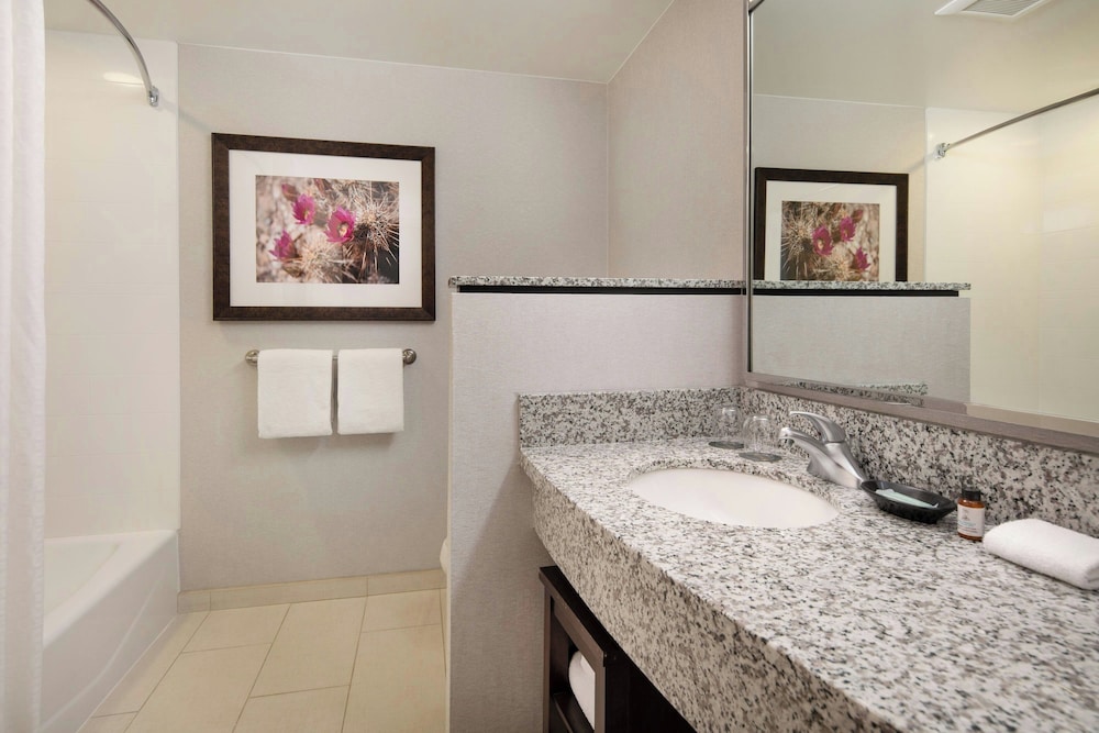 Junior Suite, Multiple Beds - Photo 10