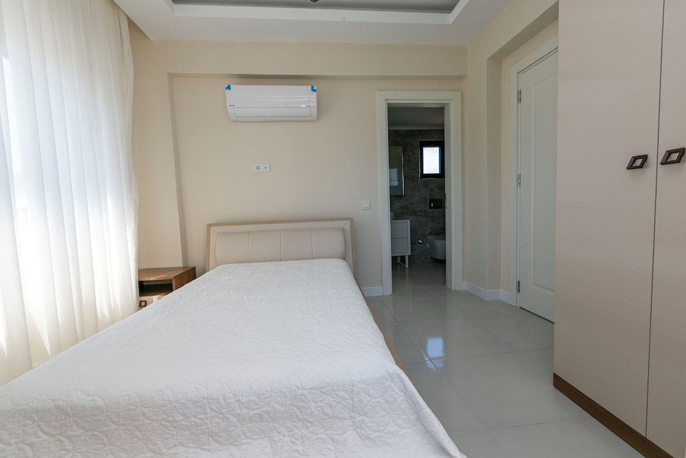 Villa photo 3