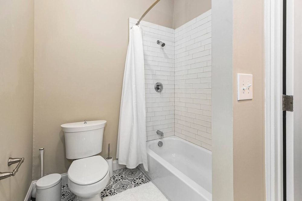Signature House, 4 Bedrooms, Non Smoking, City View photo 3