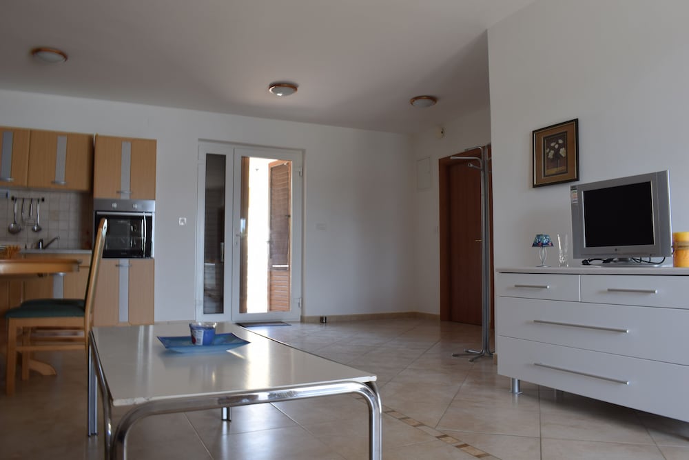 Apartment (2) photo 3
