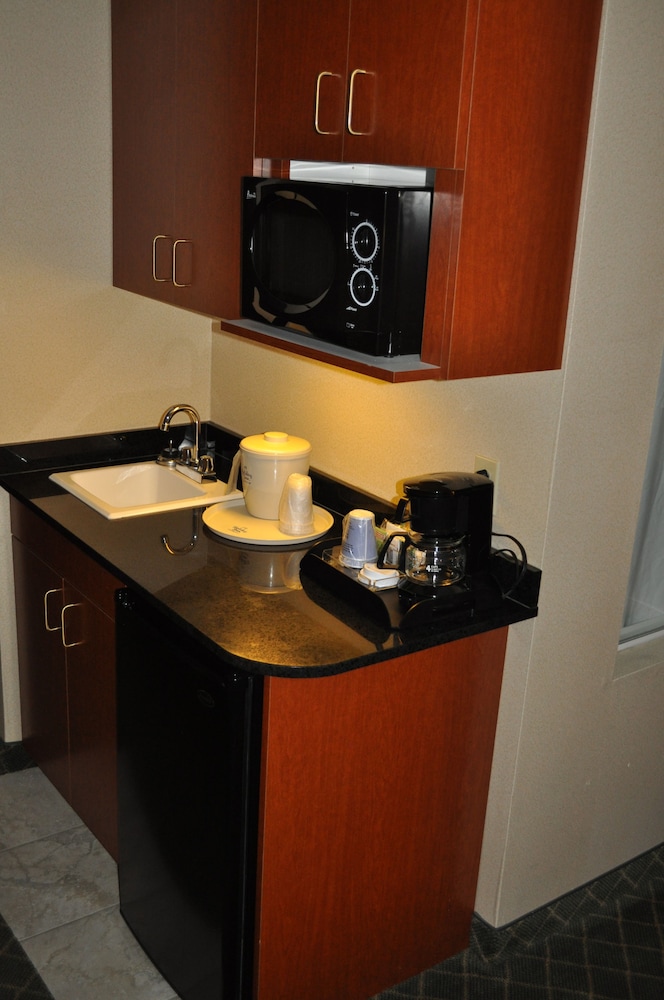 Suite, 1 King Bed, Jetted Tub - Photo 5