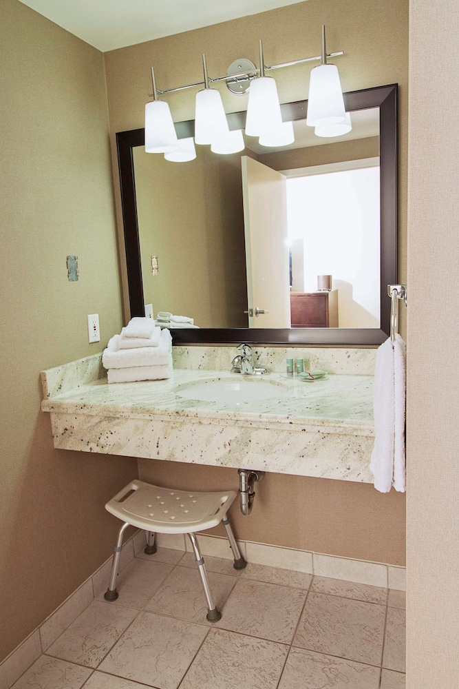 Standard Room, 1 Queen Bed, Accessible, Refrigerator & Microwave