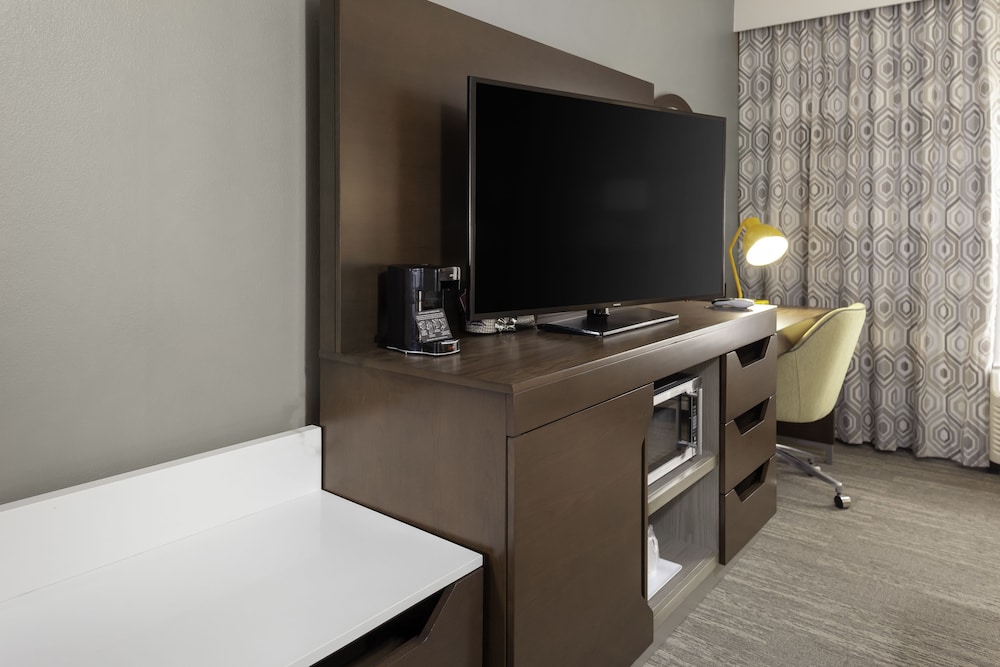 Room, 1 King Bed, Accessible, Non Smoking - Photo 5