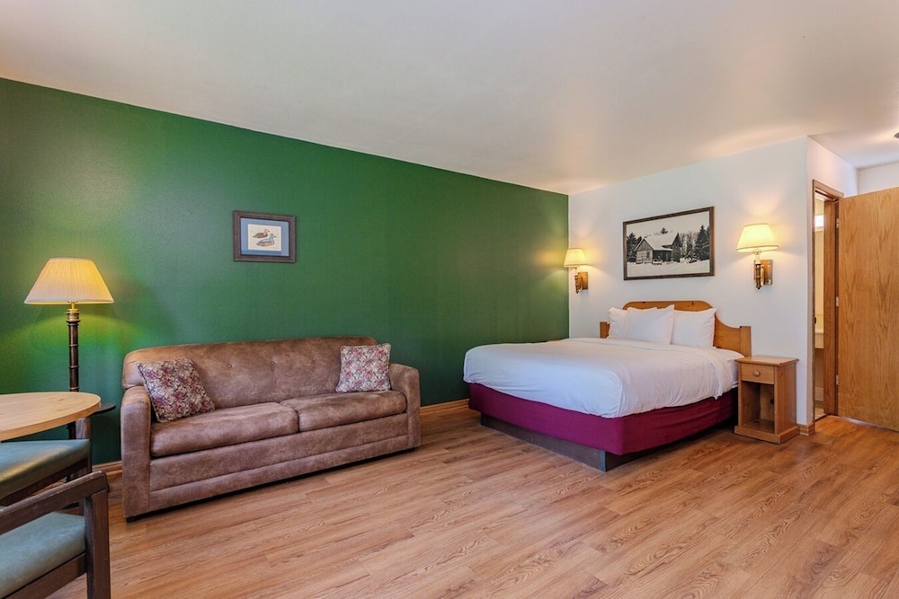Standard Room, 1 Queen Bed (1st Floor)