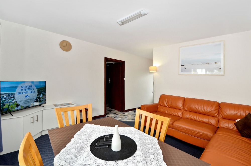 One-Bedroom Apartment - Photo 6