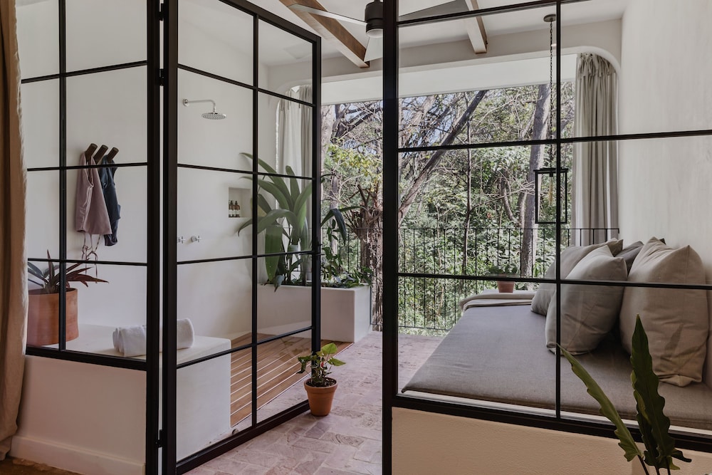 Jungle Room photo 2