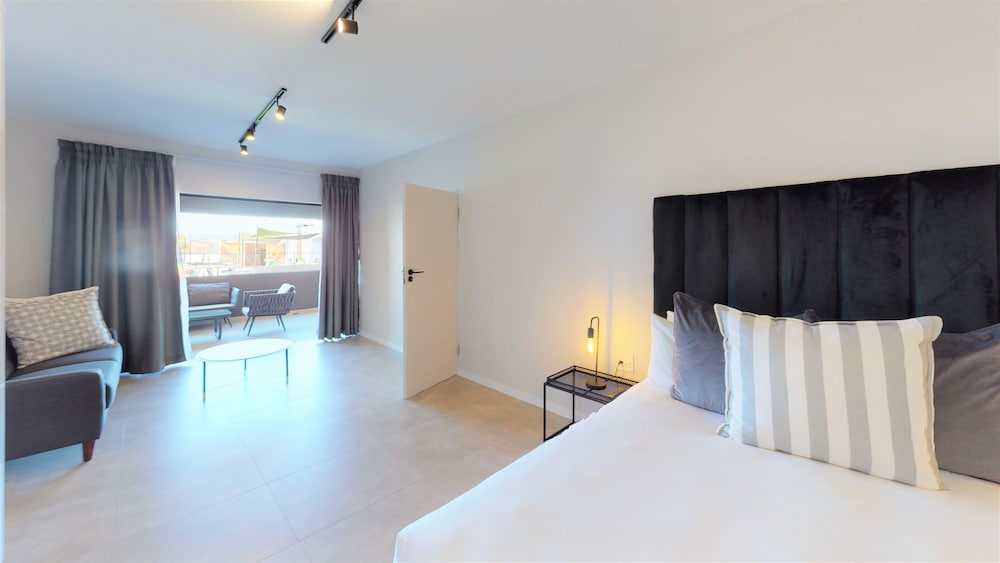 Deluxe Penthouse photo 2