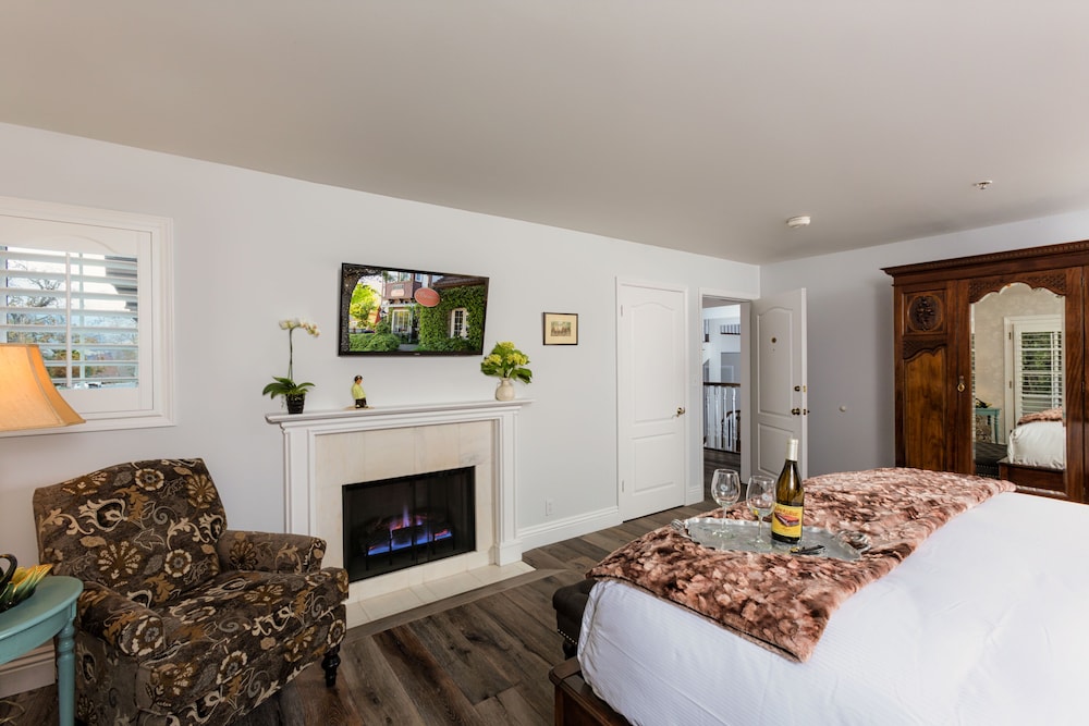 Luxury Double Room, 1 King Bed (Room 06 - LUXURY PREMIUM )