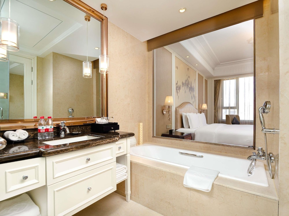 Superior Room, 1 King Bed