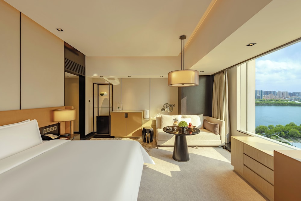 Room (Premier) photo 3