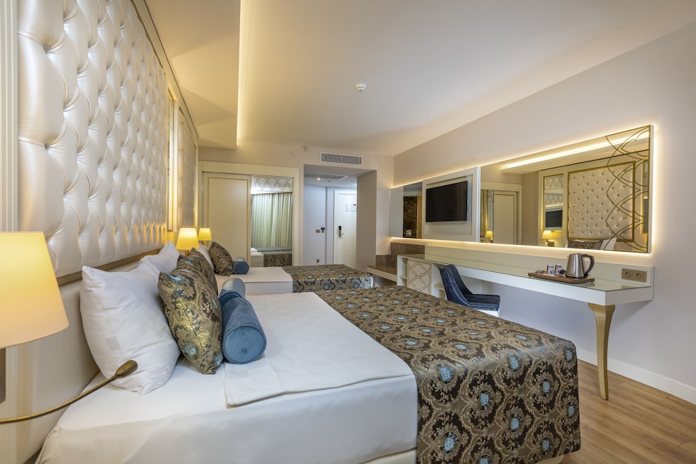 Standard Room, Partial Sea View