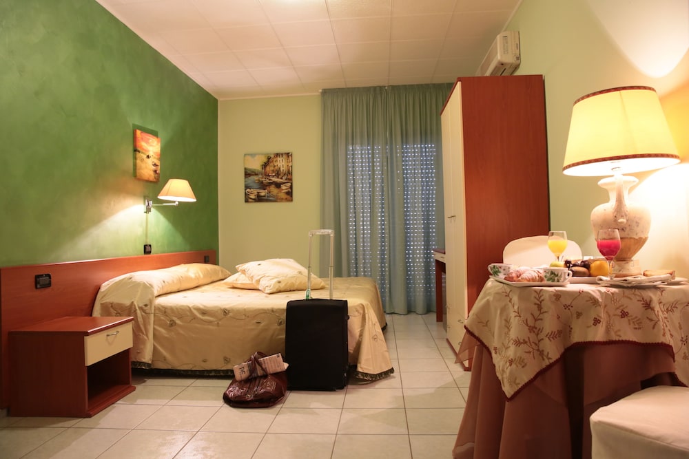 Double Room - Photo 5
