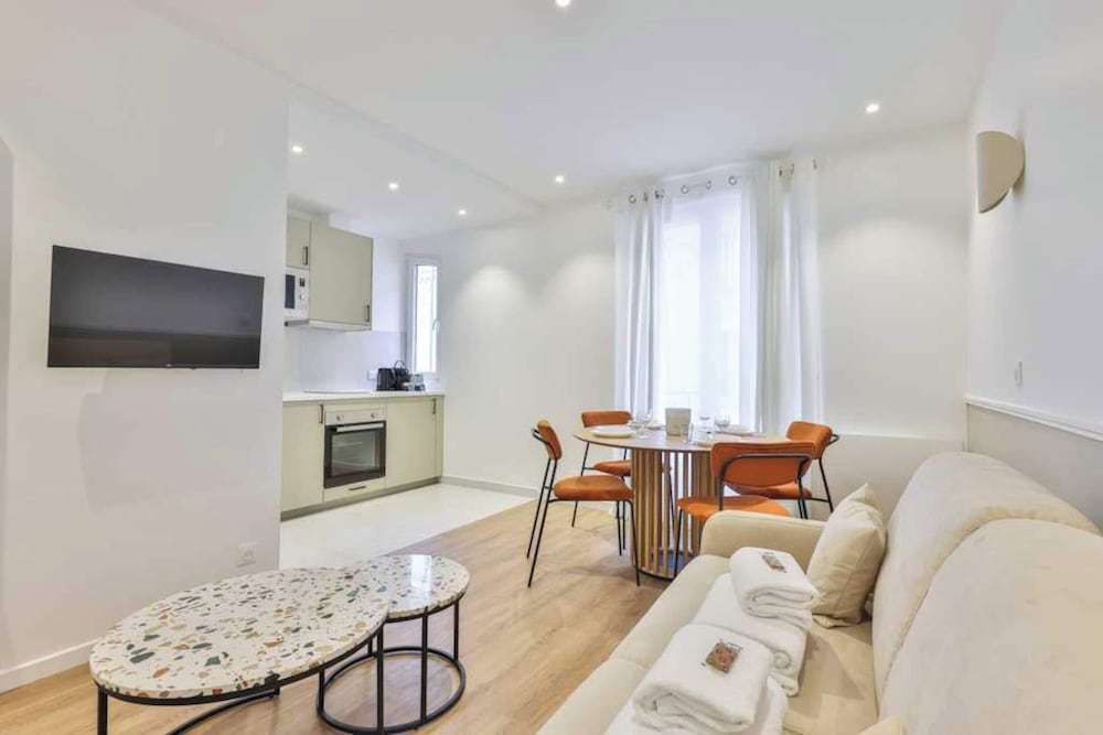 Apartment photo 1