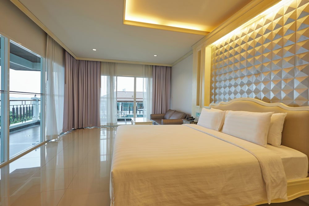 South Wing Suite - Photo 5