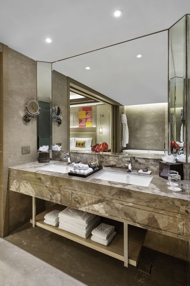 Luxury Suite - Photo 4