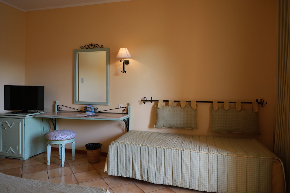 Standard Triple Room, Garden View