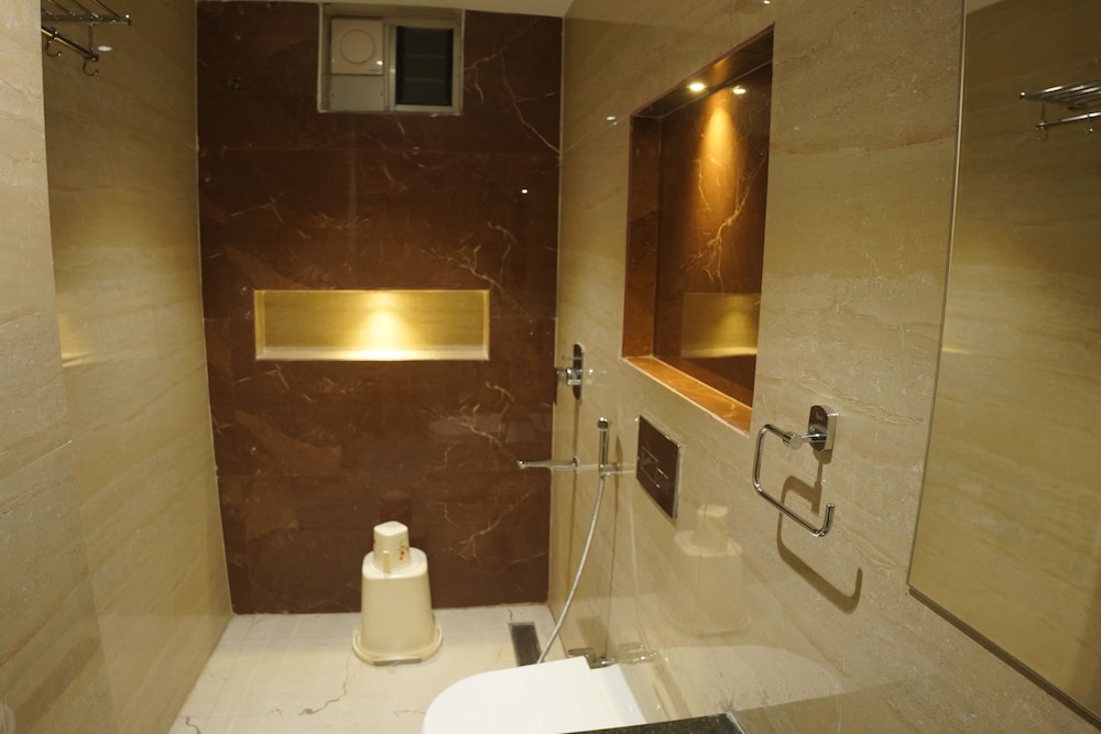 Deluxe Room - Photo 10
